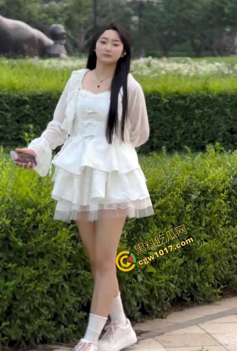 快手千万粉网红【老狗】惊爆丑闻:婚内出轨乱搞、KTV淫乱黑料满天飞!与爱徒【孙佳昕】狂欢,前妻直播爆猛料,裸露内幕掀波澜! 第12张 快手千万粉网红【老狗】惊爆丑闻:婚内出轨乱搞、KTV淫乱黑料满天飞!与爱徒【孙佳昕】狂欢,前妻直播爆猛料,裸露内幕掀波澜! 第12张