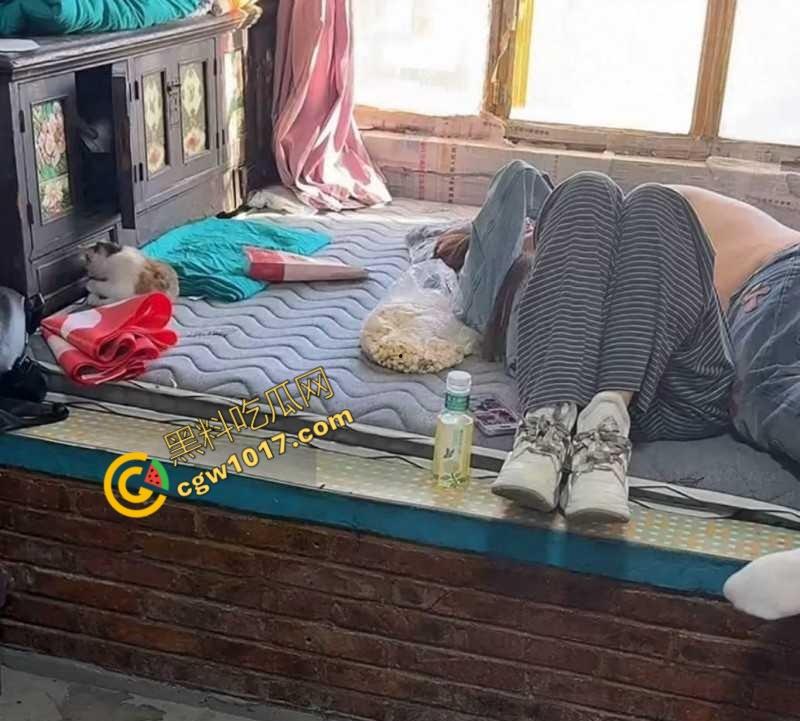 快手千万粉网红【老狗】惊爆丑闻:婚内出轨乱搞、KTV淫乱黑料满天飞!与爱徒【孙佳昕】狂欢,前妻直播爆猛料,裸露内幕掀波澜! 第18张 快手千万粉网红【老狗】惊爆丑闻:婚内出轨乱搞、KTV淫乱黑料满天飞!与爱徒【孙佳昕】狂欢,前妻直播爆猛料,裸露内幕掀波澜! 第18张