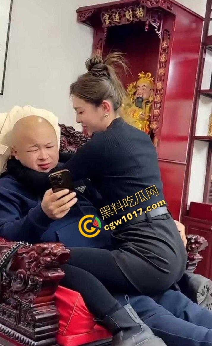 快手千万粉网红【老狗】惊爆丑闻:婚内出轨乱搞、KTV淫乱黑料满天飞!与爱徒【孙佳昕】狂欢,前妻直播爆猛料,裸露内幕掀波澜! 第14张 快手千万粉网红【老狗】惊爆丑闻:婚内出轨乱搞、KTV淫乱黑料满天飞!与爱徒【孙佳昕】狂欢,前妻直播爆猛料,裸露内幕掀波澜! 第14张