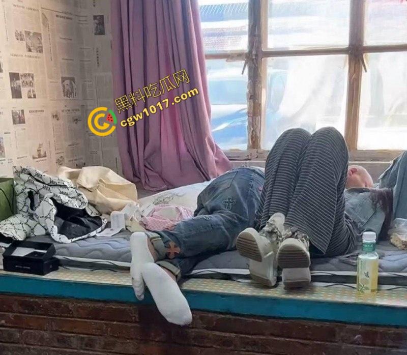 快手千万粉网红【老狗】惊爆丑闻:婚内出轨乱搞、KTV淫乱黑料满天飞!与爱徒【孙佳昕】狂欢,前妻直播爆猛料,裸露内幕掀波澜! 第17张 快手千万粉网红【老狗】惊爆丑闻:婚内出轨乱搞、KTV淫乱黑料满天飞!与爱徒【孙佳昕】狂欢,前妻直播爆猛料,裸露内幕掀波澜! 第17张