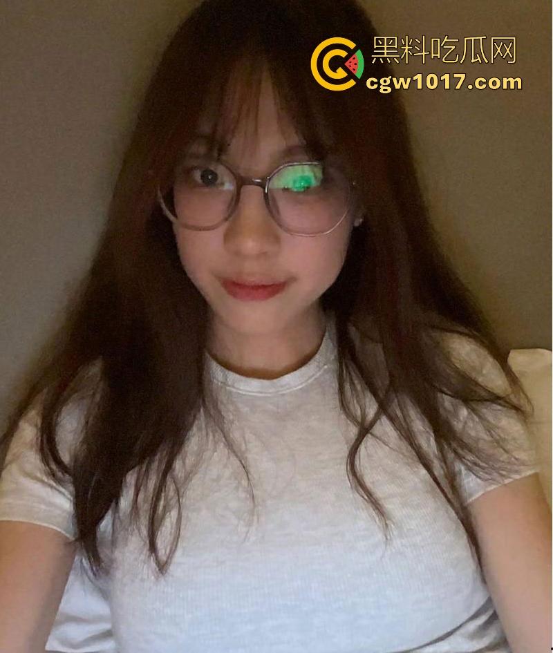 深圳职业学院反差骚学妹【李文萱】大眼骚妹一枚背着男友出轨，东窗事发现任男友把不雅视频曝光！  第1张