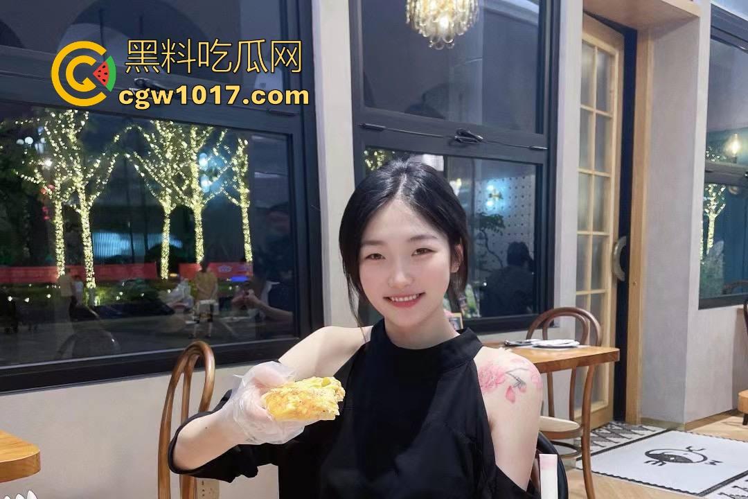 极品清纯女神【党泽】，职场女强人私下顶级口活，粉嫩骚穴吞根，口交完主动戴套主动骑乘，床上职场都有两把刷子！  第5张