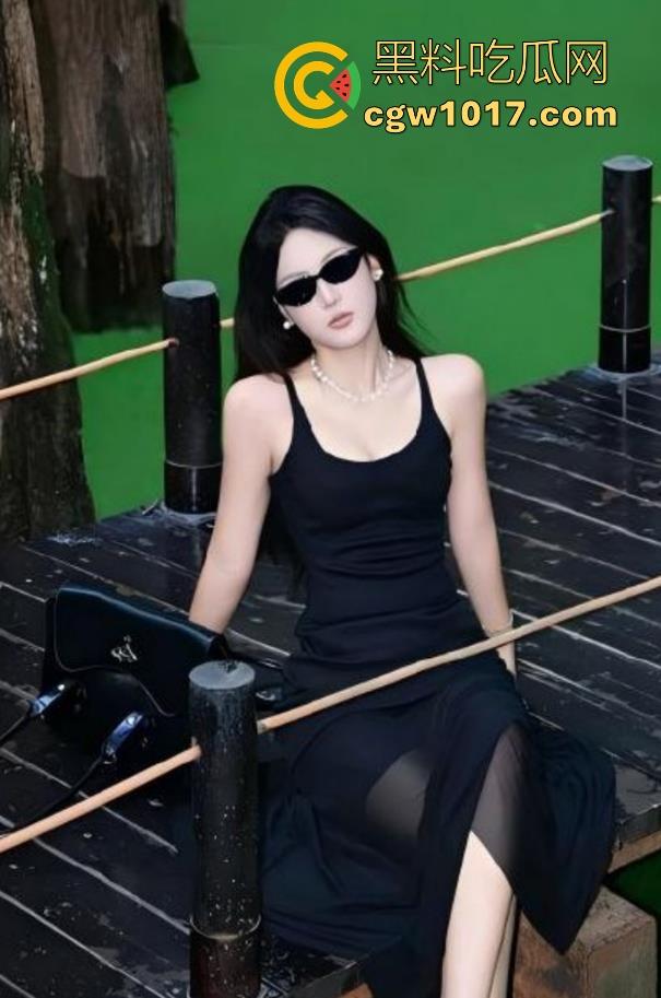 成都顶级小美【郑颖】约炮视频曝光，钟爱深喉口交女骚逼，性爱第一件事先舔屌，技术骚到堪比专业AV女优！  第1张