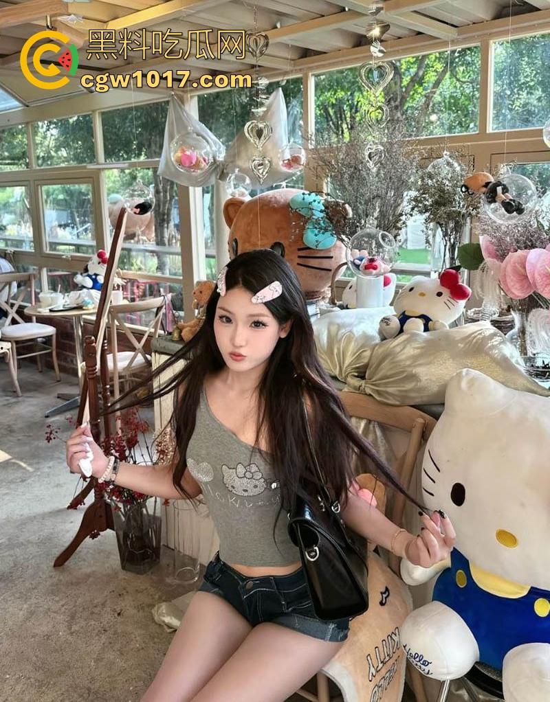 成都顶级小美【郑颖】约炮视频曝光，钟爱深喉口交女骚逼，性爱第一件事先舔屌，技术骚到堪比专业AV女优！  第3张