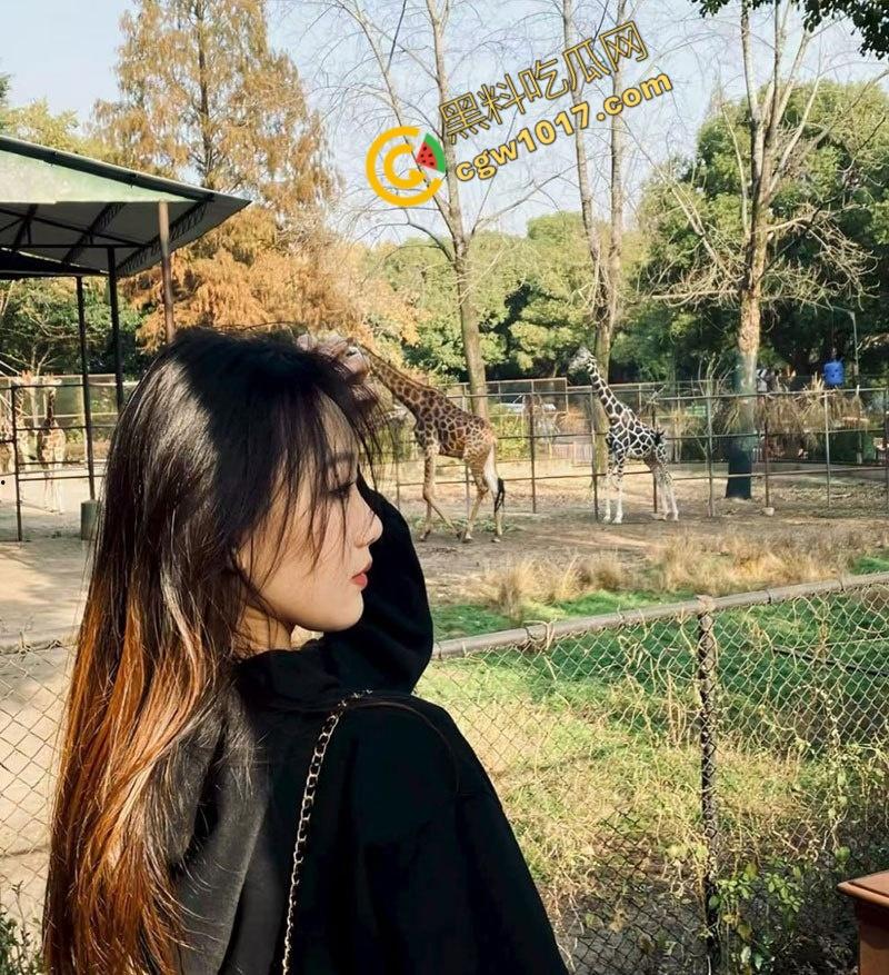 陕西校园女神【杨子诺】被包养视频流出:酒店内跪地献咽,丝袜撕烂,狂野激情,彻底堕落为欲望玩物! 第3张 陕西校园女神【杨子诺】被包养视频流出:酒店内跪地献咽,丝袜撕烂,狂野激情,彻底堕落为欲望玩物! 第3张