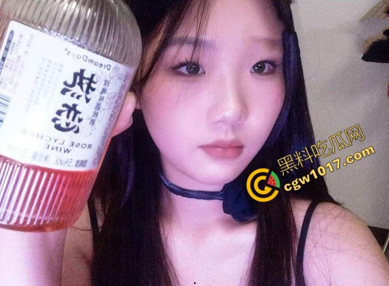 陕西校园女神【杨子诺】被包养视频流出:酒店内跪地献咽,丝袜撕烂,狂野激情,彻底堕落为欲望玩物! 第7张 陕西校园女神【杨子诺】被包养视频流出:酒店内跪地献咽,丝袜撕烂,狂野激情,彻底堕落为欲望玩物! 第7张