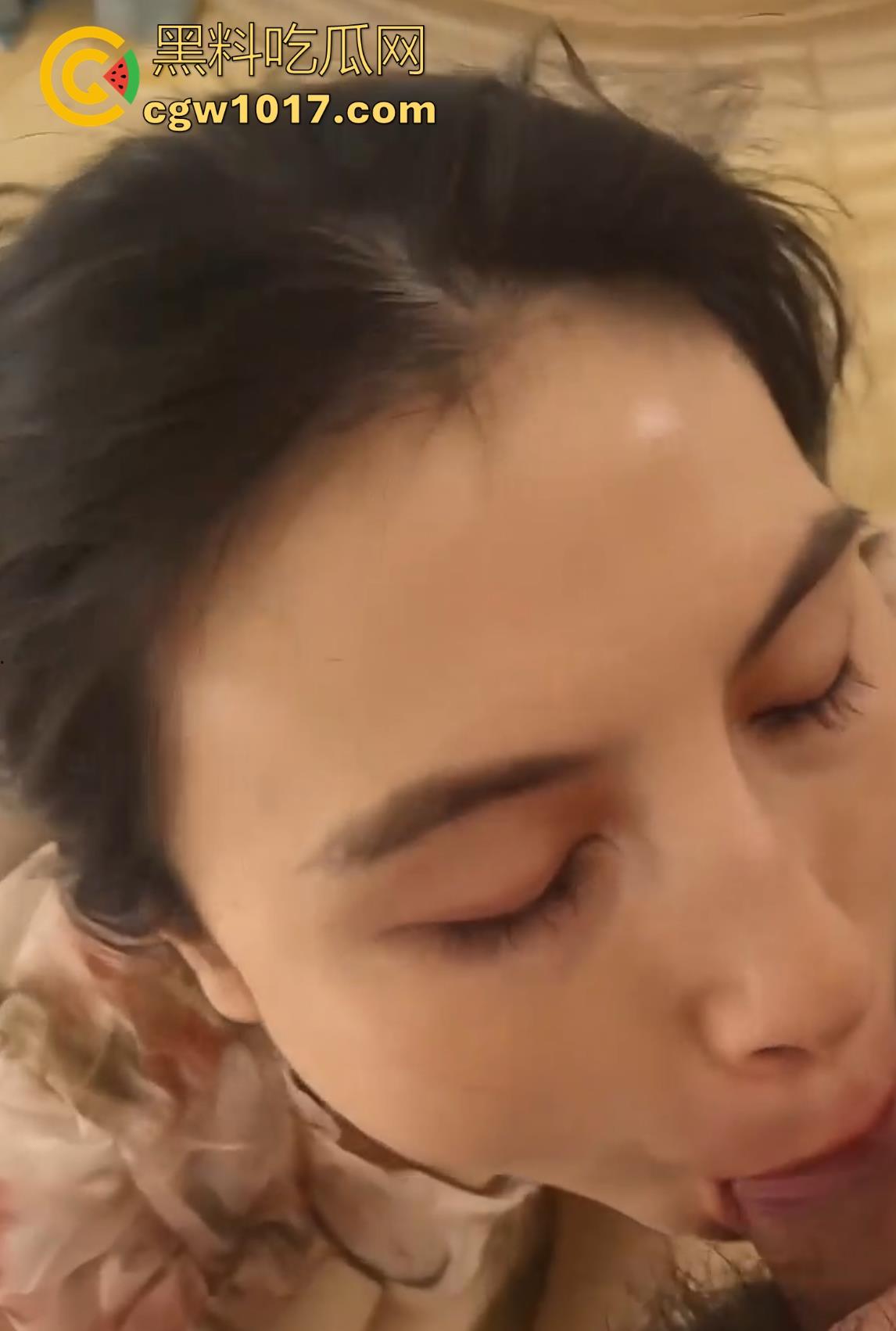 顶级熟女少妇偷情诱惑，情趣黑丝配高跟撩拨欲火，按头深喉爆操，蜜穴熟得一捅就出水，果然宝刀未老啊！  第4张