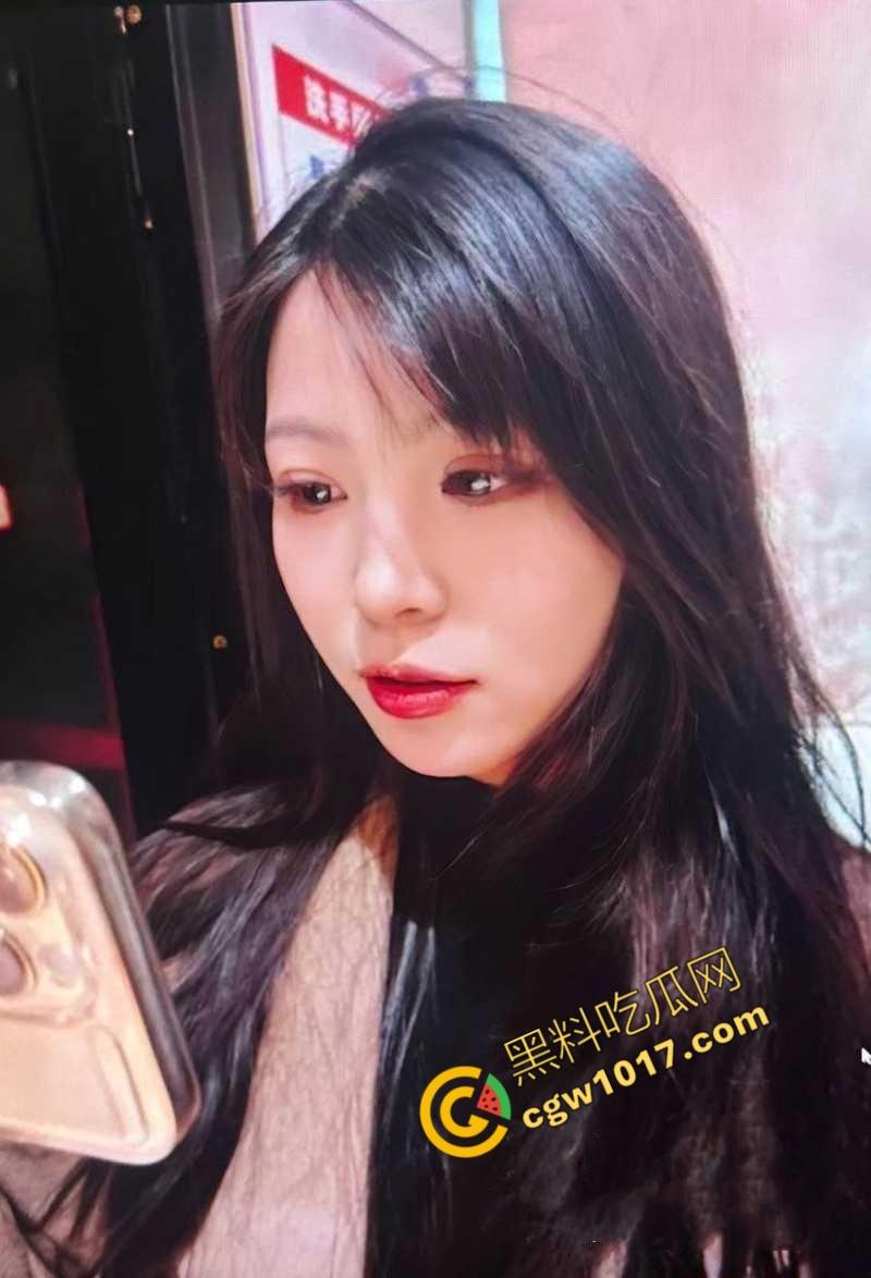 临沂迷人的少妇【周雅静】出轨大曝光：与情夫激情大战，露脸深喉，穿黑丝自慰，骑乘猛操，被老公发现后狂晒网络，震撼全网  第1张