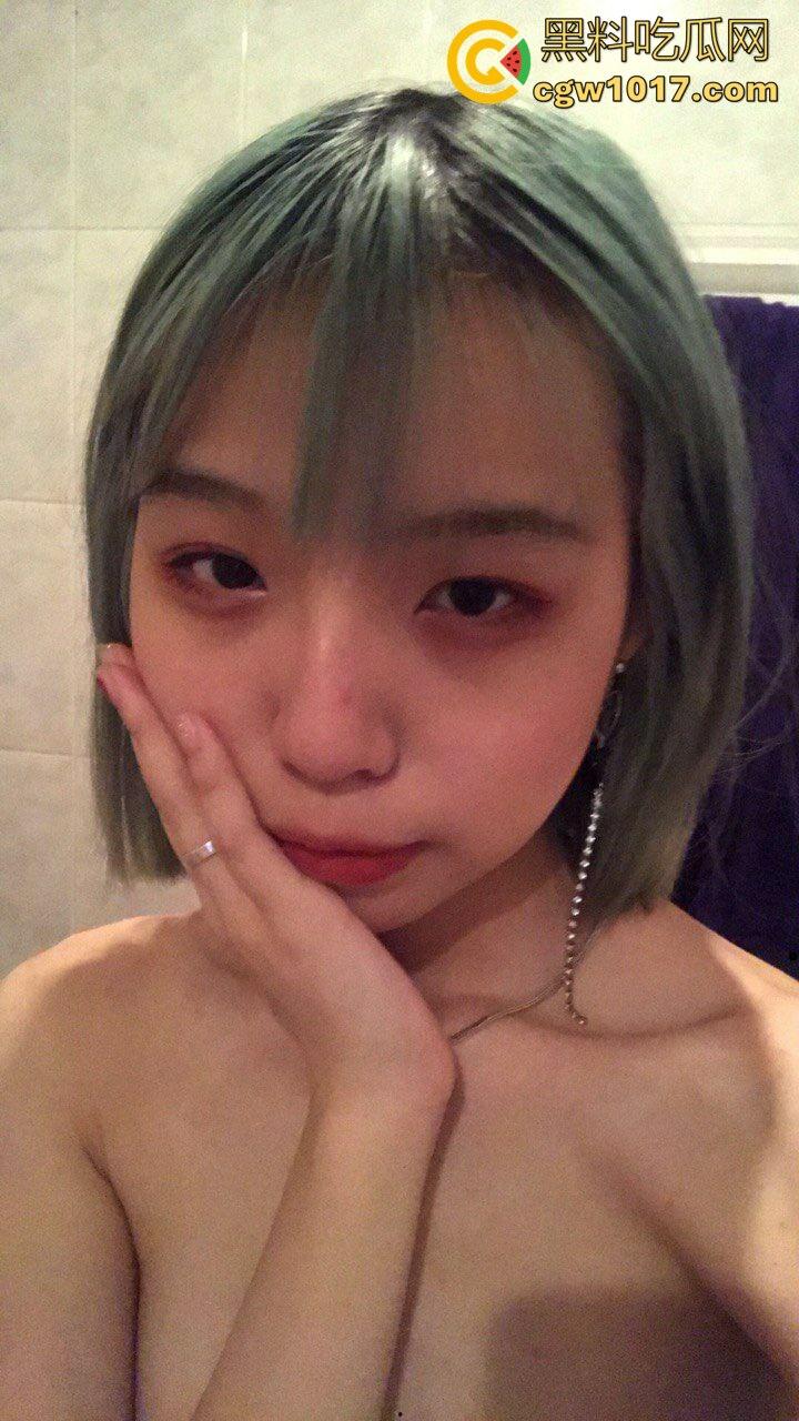 极品精神小妹被黄毛男友怂恿带狗链做爱 表演深喉吞精!虽是少女却已经乳头微黑! 第1张 极品精神小妹被黄毛男友怂恿带狗链做爱 表演深喉吞精!虽是少女却已经乳头微黑! 第1张