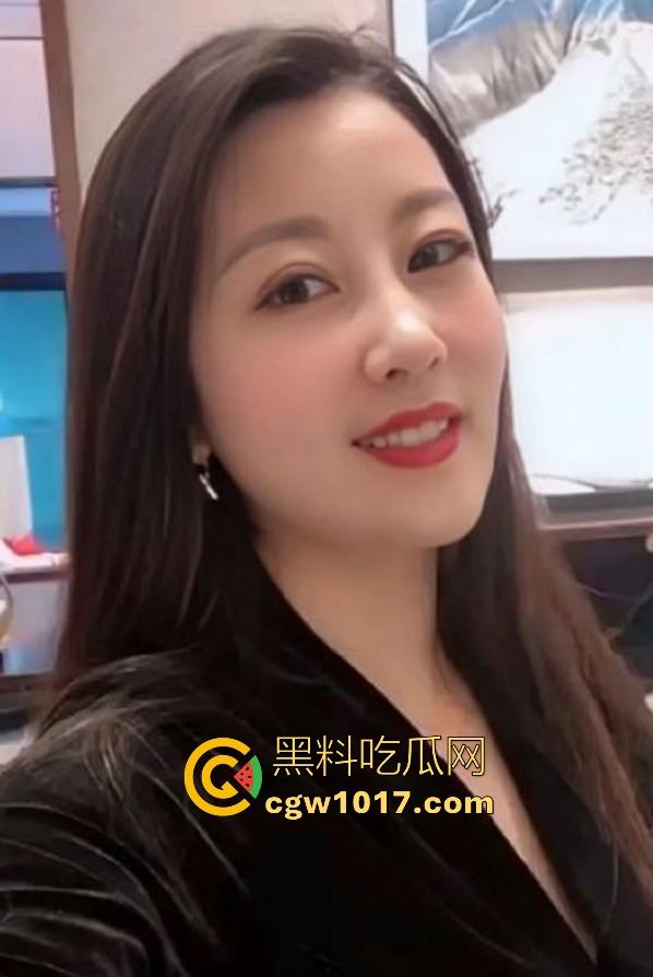 淫荡嫂子喊我过去帮她疏通下水道，傻傻的拿着工具过去准备维修，没想到是嫂子的下水道堵的要疏通！  第1张