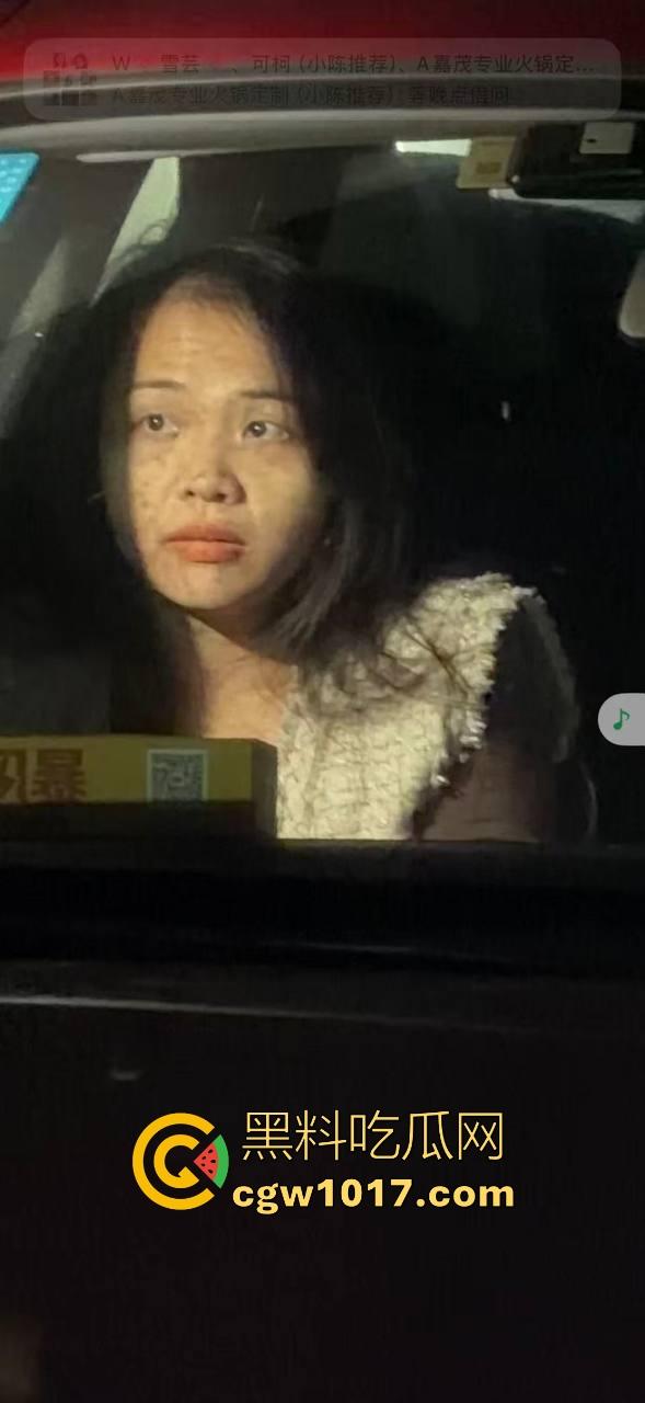 广东省潮州饶平捉奸现场！深夜操完送别人的老婆回家被逮，绿帽老公在车外拿手电一直拍，骚逼还好意思捂脸！  第6张