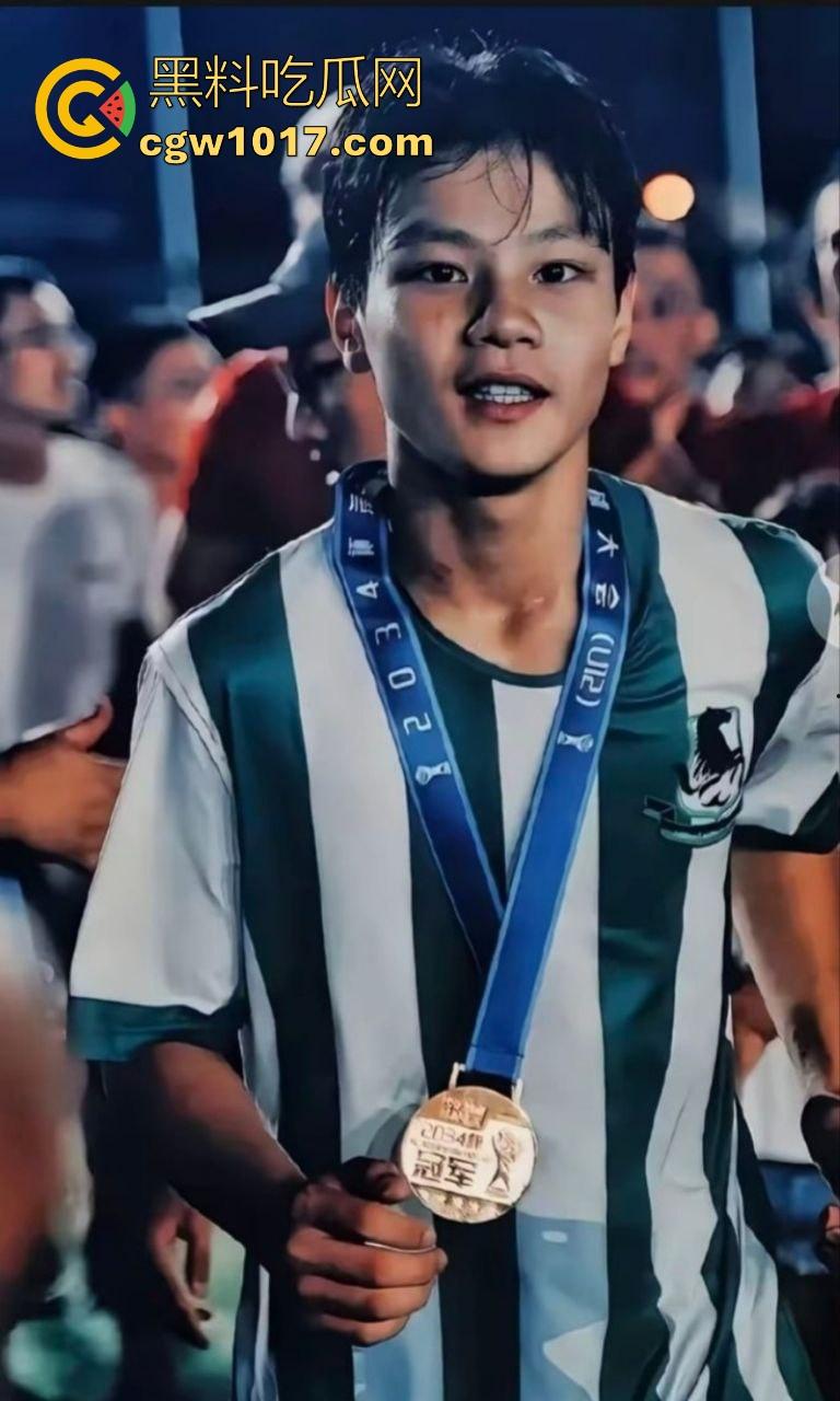 曾经被誉为国足未来的【詹景源】5P空姐黑料被曝！与32岁空姐的恋情，还组织5p淫啪，21秒完全露脸视频全网首曝！  第20张