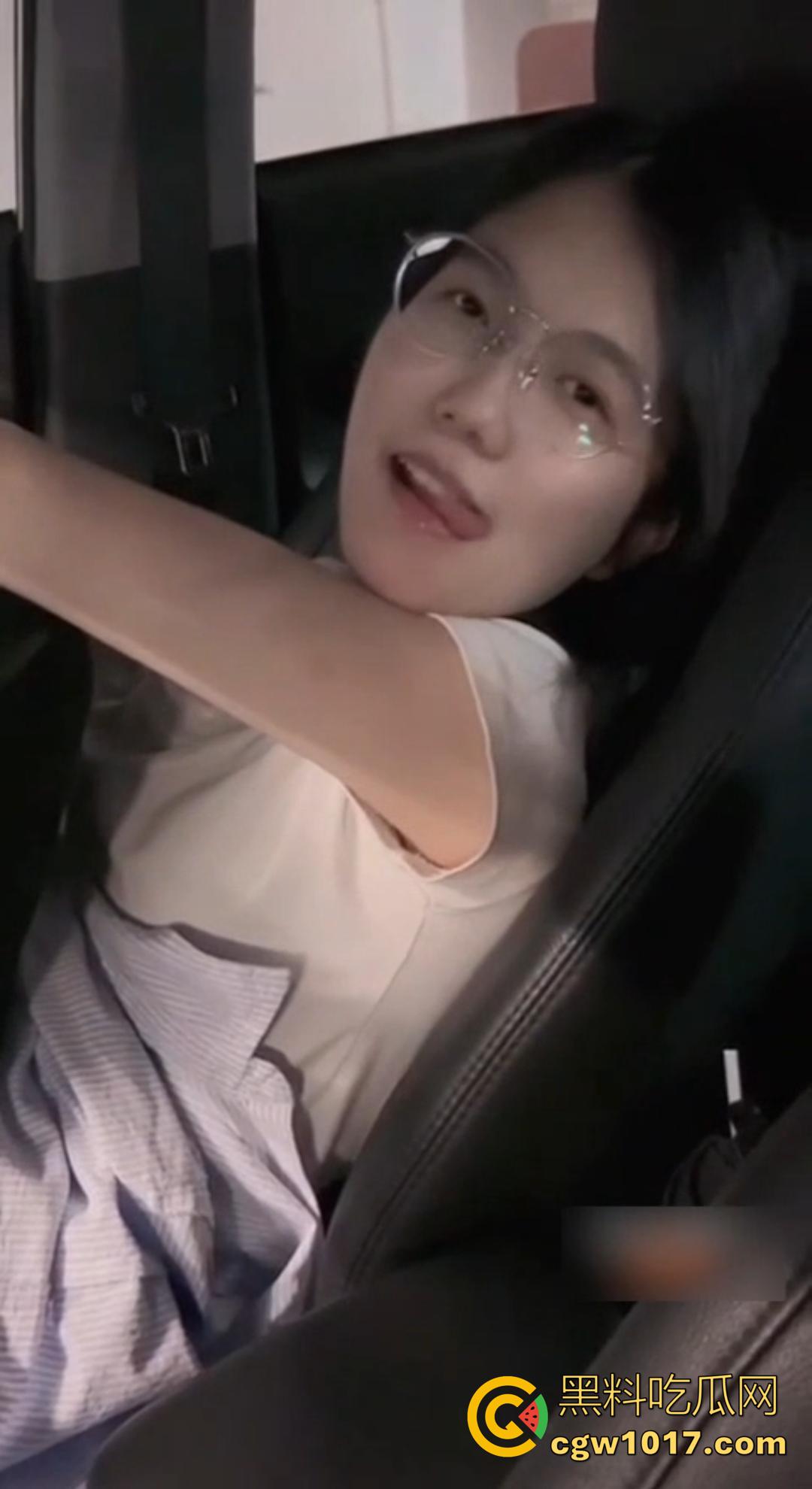 骚货女友在地下停车场坐在副驾驶上直接掰穴发情!撩裙勾魂,男主当场硬到差点停车猛干! 第1张 骚货女友在地下停车场坐在副驾驶上直接掰穴发情!撩裙勾魂,男主当场硬到差点停车猛干! 第1张