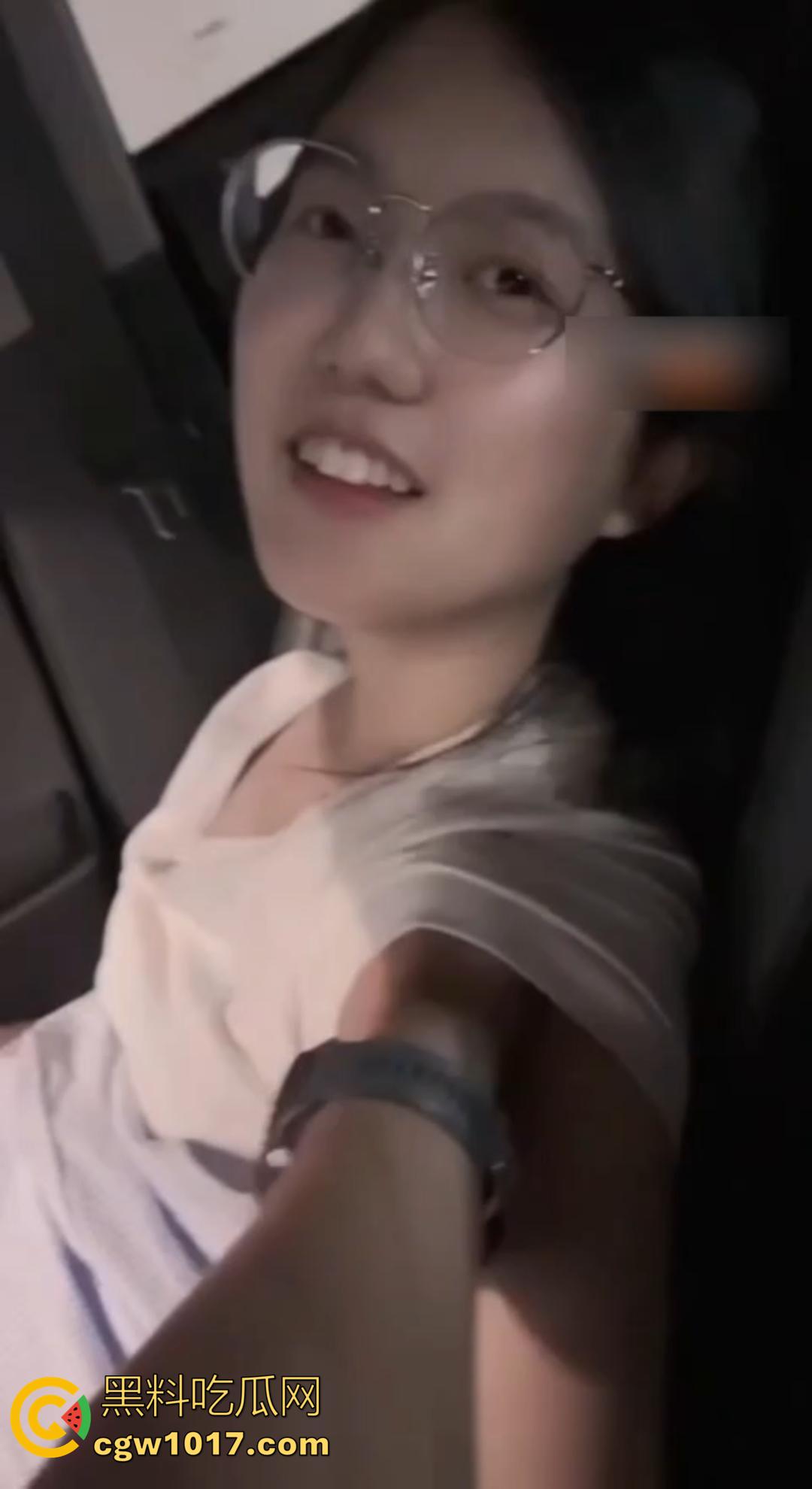 骚货女友在地下停车场坐在副驾驶上直接掰穴发情!撩裙勾魂,男主当场硬到差点停车猛干! 第2张 骚货女友在地下停车场坐在副驾驶上直接掰穴发情!撩裙勾魂,男主当场硬到差点停车猛干! 第2张