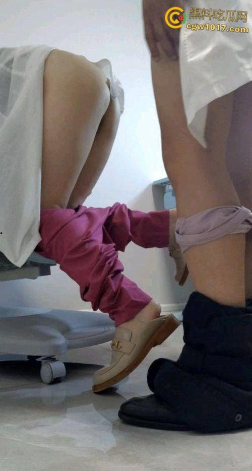 上班上累了去康复科找张姐，把她裤子脱了疯狂后入，小骚货小穴又紧又粉，要不是把我轰出去了，我肯定会肏她第二次 ！  第6张