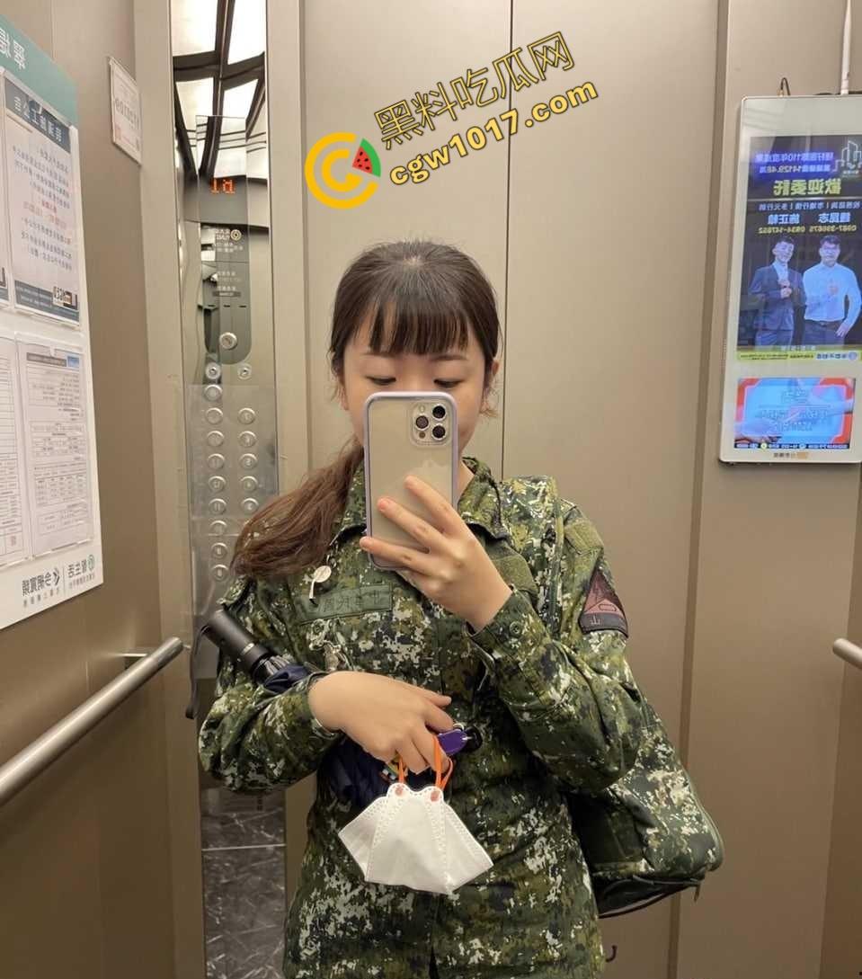 台湾军十军团586旅女兵自慰视频曝光,秘密武器秒杀,“激情战地”瞬间暴露,网友直呼“火辣辣!”! 第9张 台湾军十军团586旅女兵自慰视频曝光,秘密武器秒杀,“激情战地”瞬间暴露,网友直呼“火辣辣!”! 第9张