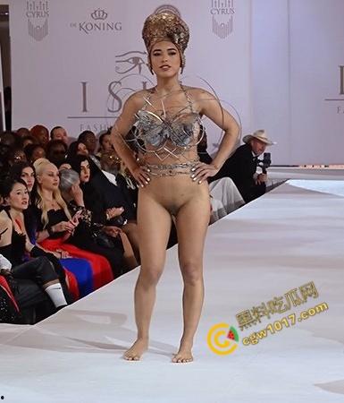 赤裸人肉T台狂肆绝伦!名模疯狂展示肉体,雪白胴体用猫步献上视觉大饱餐,美乳荡漾,宣告时尚之美! 第5张 赤裸人肉T台狂肆绝伦!名模疯狂展示肉体,雪白胴体用猫步献上视觉大饱餐,美乳荡漾,宣告时尚之美! 第5张