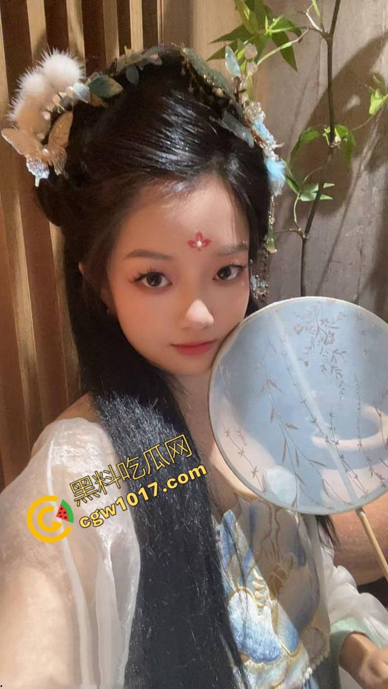 山东妖娆少妇狂野约炮!iPhone17 Pro诱惑下,淫声浪语不断,猛男直插猛射,浪叫不止,浓精灌满她痉挛的骚穴 第2张 山东妖娆少妇狂野约炮!iPhone17 Pro诱惑下,淫声浪语不断,猛男直插猛射,浪叫不止,浓精灌满她痉挛的骚穴 第2张