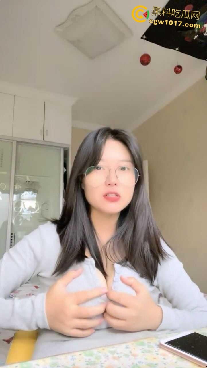 南京林业大学校花【何雯婷】，考研二战独居饥渴难耐，性感内裤塞个小玩具后继续学习，纯纯的清纯反差婊！  第2张