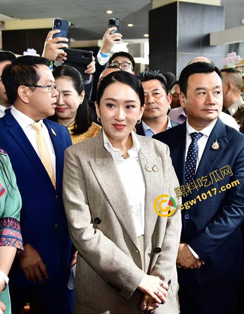 泰国女总理性爱丑闻泄密!极品巨乳,完美露脸,场景劲爆火辣,网民疯狂点击,震惊全球! 第1张 泰国女总理性爱丑闻泄密!极品巨乳,完美露脸,场景劲爆火辣,网民疯狂点击,震惊全球! 第1张