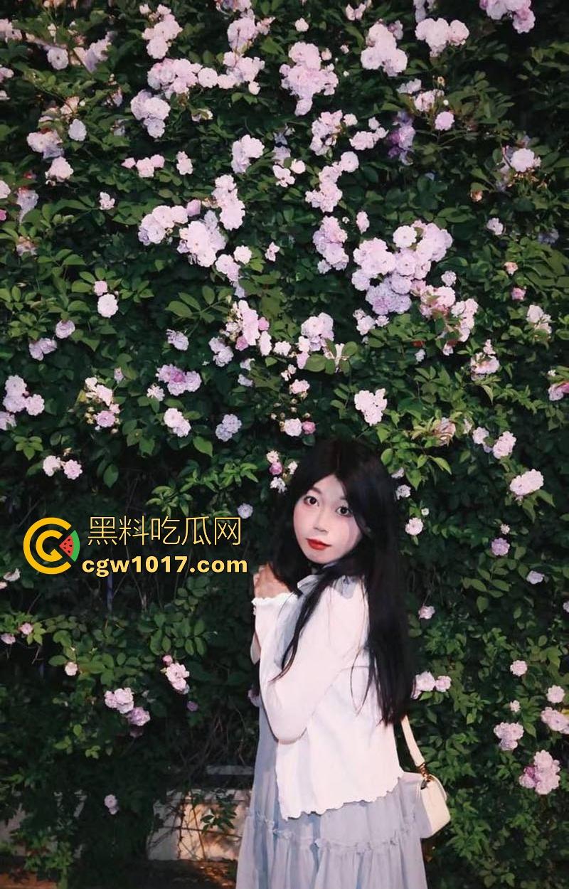 湖北师范大学萝莉学妹【温琬玲】反差跪床深喉口爆，狗链牵引翘臀后入爆操，与男友性爱视频曝光泄露！  第1张