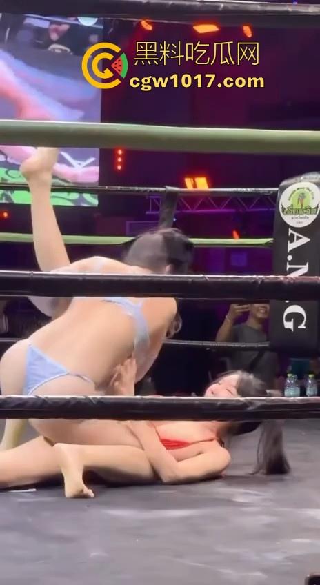 顶级拳击赛事推出，全新比基尼拳击大赛强势来袭！极品大奶女拳手互相厮杀，扯奶子掏逼都使上，啥时候到我上场打！  第2张
