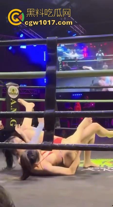 顶级拳击赛事推出，全新比基尼拳击大赛强势来袭！极品大奶女拳手互相厮杀，扯奶子掏逼都使上，啥时候到我上场打！  第6张