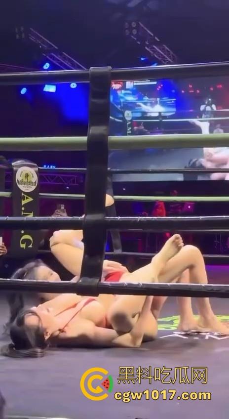顶级拳击赛事推出，全新比基尼拳击大赛强势来袭！极品大奶女拳手互相厮杀，扯奶子掏逼都使上，啥时候到我上场打！  第7张