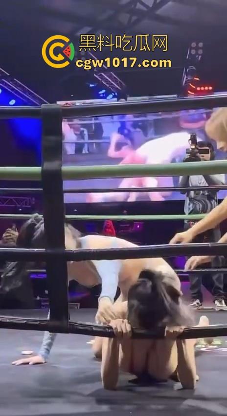 顶级拳击赛事推出，全新比基尼拳击大赛强势来袭！极品大奶女拳手互相厮杀，扯奶子掏逼都使上，啥时候到我上场打！  第8张