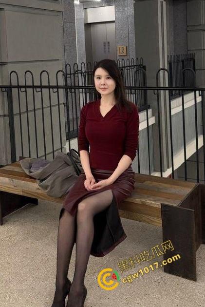 饥渴丝袜嫂子在厨房狂野求欢!灶台上疯狂抽插,淫水四溅,视觉盛宴引人窒息! 第2张 饥渴丝袜嫂子在厨房狂野求欢!灶台上疯狂抽插,淫水四溅,视觉盛宴引人窒息! 第2张