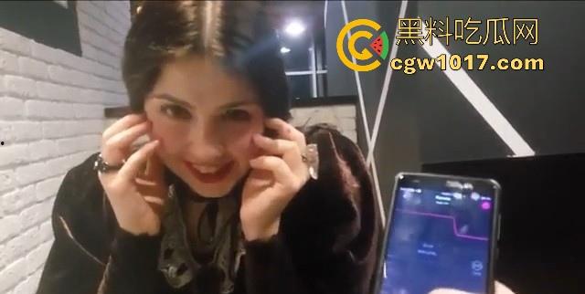 把跳蛋放在漂亮美眉的体内，随着震动频率的变化看她的脸蛋狰狞，档位越大越舒服，差点淫叫声都出来了！  第5张