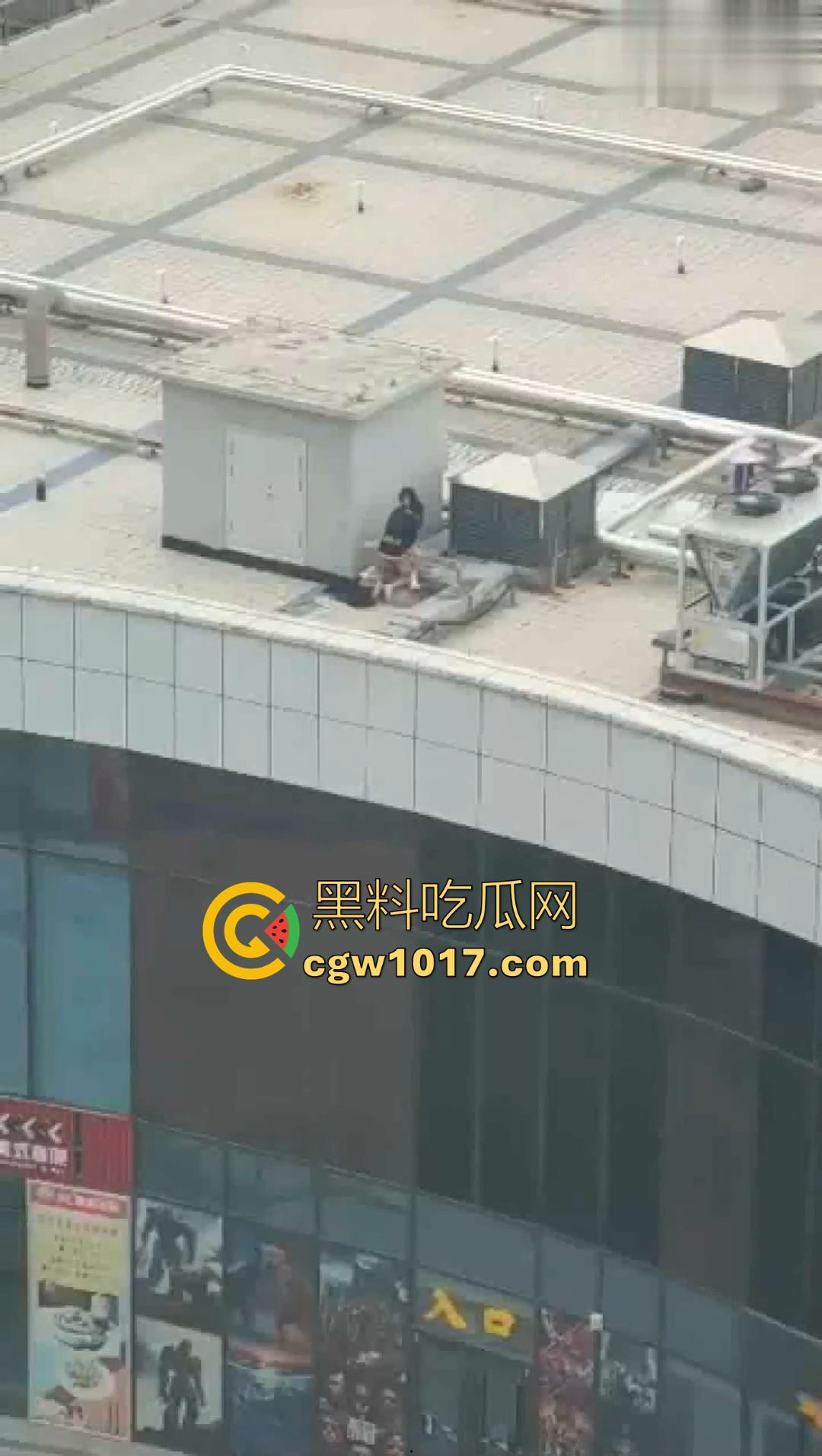 小编精选户外野战做爱视频，各种场景各种大胆做爱露出，无视众人猛插骚逼，只友你想不到的没有他们不敢操的！  第12张