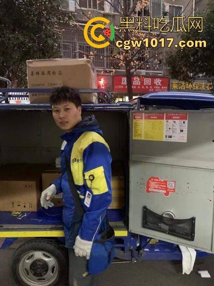 德邦物流野战视频曝光！送快递给少妇送到小树林野战，裤子一扒激情开干，后入打桩猛操边操边笑，麻烦给个好评！  第2张