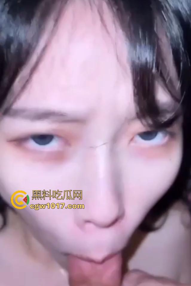 天津南开中学【王雨菲】，白皙粉嫩的乳头加上蓝瞳妆容，手握鸡巴扇奶子，口爆满嘴精液太多盛不住！  第7张