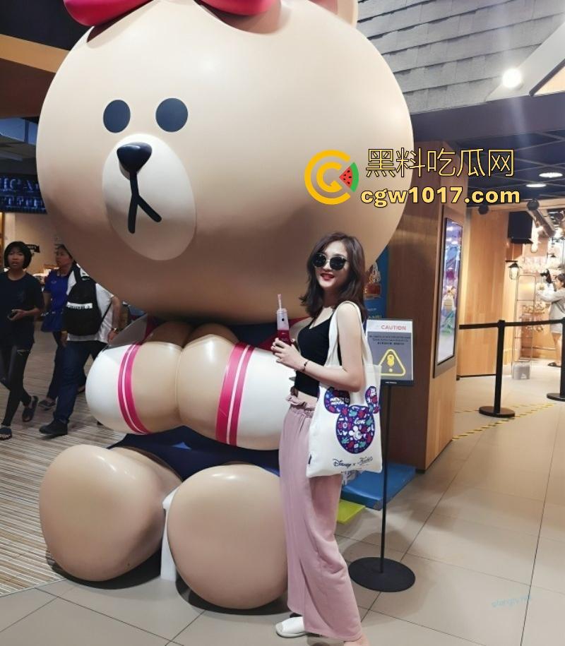 大佬分享一个月2万包养的极品女大，从白月光到淫语母狗只需要2万，无套猛插跪地舔屌手到擒来，真反差了！  第3张