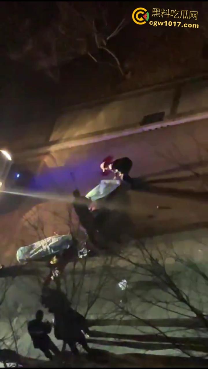 自古奸情出人命,山西文化旅游职业大学,一女子持刀杀害渣男和小三,双双倒地当场一命呜呼盖白布 ! 第5张 自古奸情出人命,山西文化旅游职业大学,一女子持刀杀害渣男和小三,双双倒地当场一命呜呼盖白布 ! 第5张