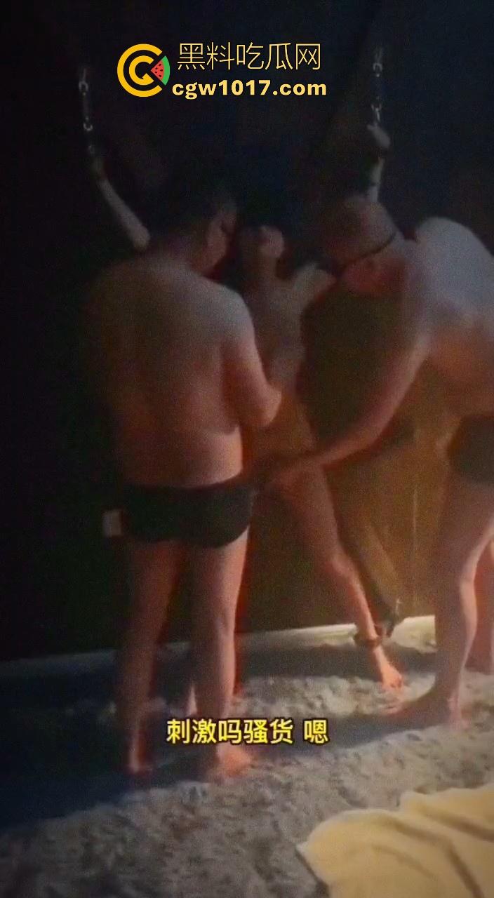 搞笑东北话调教母狗！3P群交两王战一后，好好的群交大片硬生生的给东北话搞破防了，刚硬的鸡巴瞬间软了下去！  第3张