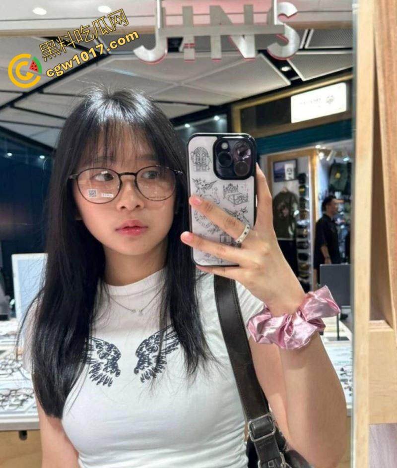 广西大学奇耻大辱!清纯校花【杨昕怡】激情性爱曝光:JK制服撩裙深喉互动,美乳晃荡挑逗连连! 第1张 广西大学奇耻大辱!清纯校花【杨昕怡】激情性爱曝光:JK制服撩裙深喉互动,美乳晃荡挑逗连连! 第1张