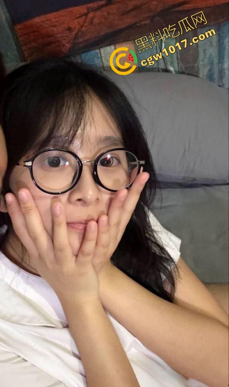 广西大学奇耻大辱!清纯校花【杨昕怡】激情性爱曝光:JK制服撩裙深喉互动,美乳晃荡挑逗连连! 第2张 广西大学奇耻大辱!清纯校花【杨昕怡】激情性爱曝光:JK制服撩裙深喉互动,美乳晃荡挑逗连连! 第2张