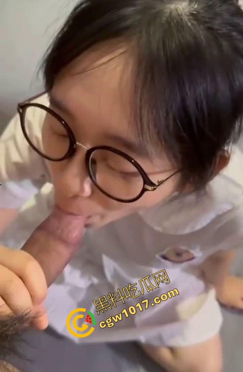 广西大学奇耻大辱!清纯校花【杨昕怡】激情性爱曝光:JK制服撩裙深喉互动,美乳晃荡挑逗连连! 第6张 广西大学奇耻大辱!清纯校花【杨昕怡】激情性爱曝光:JK制服撩裙深喉互动,美乳晃荡挑逗连连! 第6张