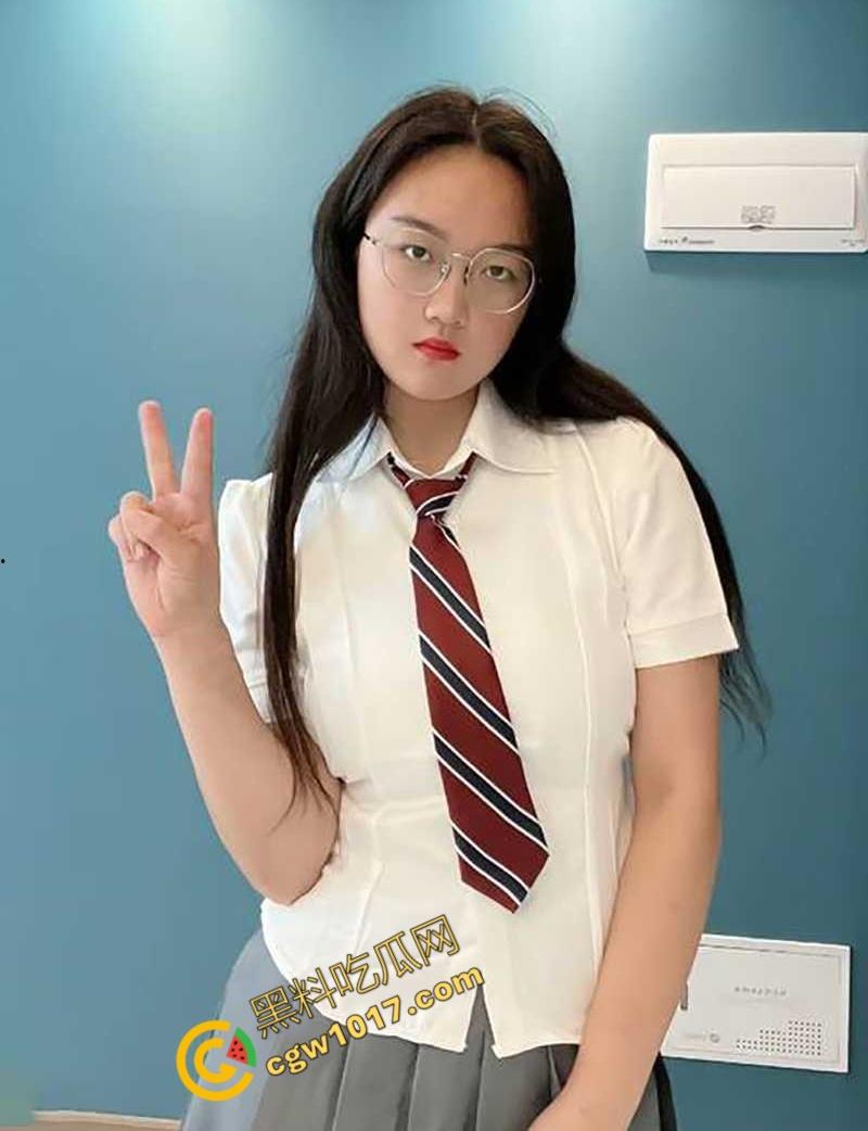 抖音柔术女王【肖红丽】出轨黑料,被老黑猛操爆照,全网骨头最软的她,靠色情技巧红遍天,最终媚洋自毁名声! 第2张 抖音柔术女王【肖红丽】出轨黑料,被老黑猛操爆照,全网骨头最软的她,靠色情技巧红遍天,最终媚洋自毁名声! 第2张