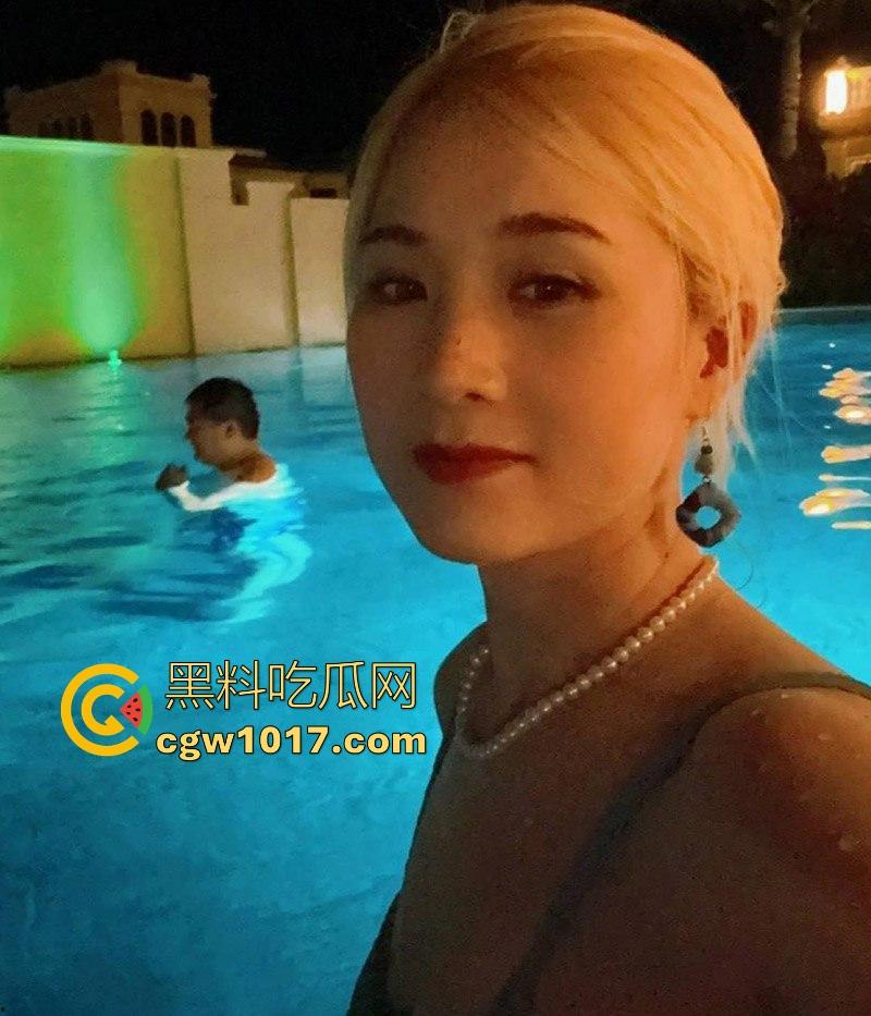 浙江丰满巨乳熟女日常性爱日常！奶子雪白丰满，屁股翘得犯规，从后面一插到底，啪啪声震天响！  第1张