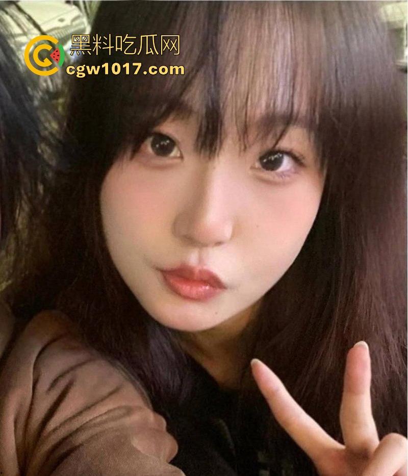 湖北职业学院【江雯彤】恋爱时疯狂榨干男友钱包，分手后被狠心曝光，教室后排自慰调教，传统位爆操，第一母狗实锤！  第1张