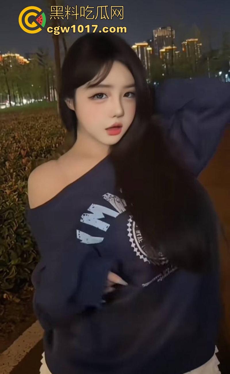 抖音巨乳网红【乖乖酱】福利私拍合集曝光流出，G奶少女私下淫荡十足，丰满身材揉乳晃臀，指摩擦私处眼神魅惑撩人！  第5张