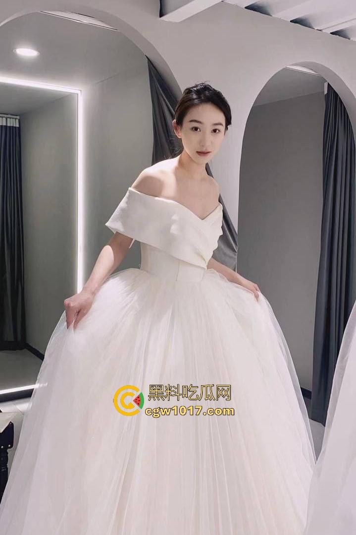 大长腿前女友天台黑丝后入被曝光！女神翘臀被操销魂浪叫，最后一秒男友竟拔屌射地上，简直暴殄天物！  第1张