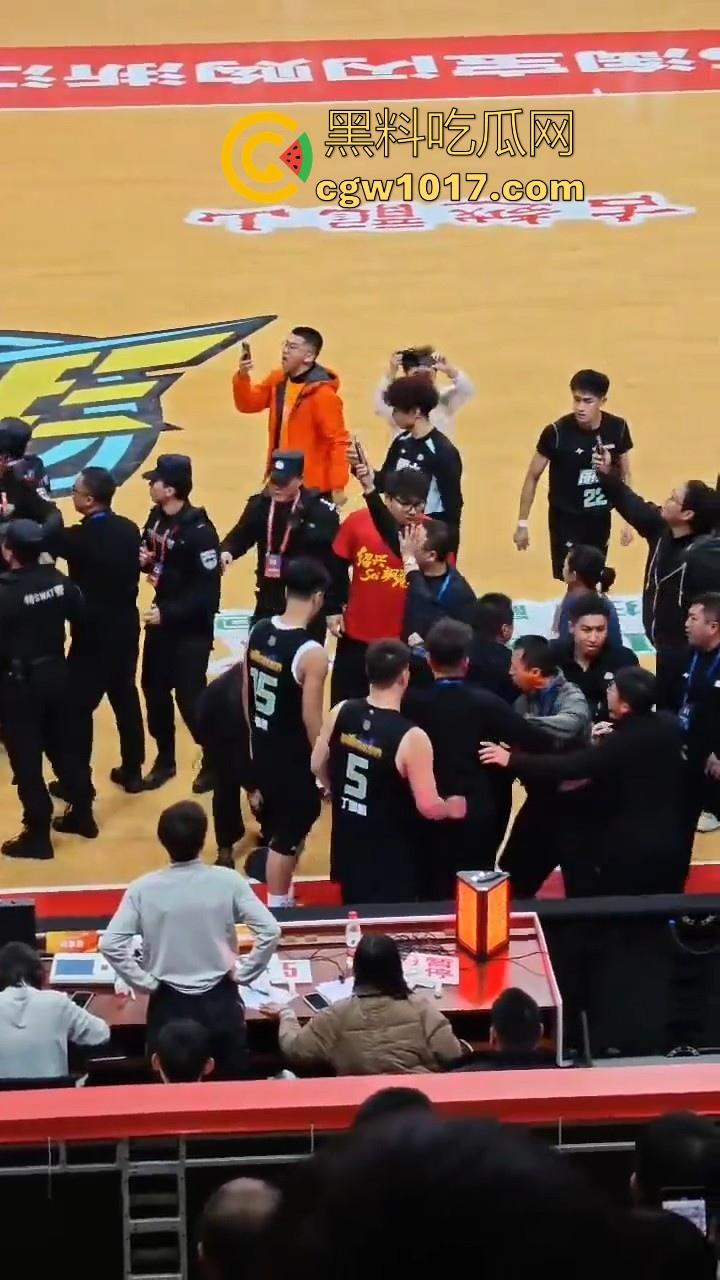 浙BA篮球联赛爆发大冲突！绍兴球队输不起，打完后还要打球员，真应了那句话，喝绍兴黄酒，打各地朋友！  第5张