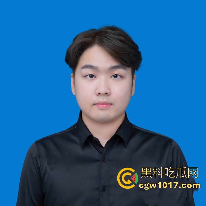 湖北大学知行学院屎王【邓俊帆】调教视频曝光！全身裸漏露茎，尿液浇头跪地吃屎，这下彻底出名了呀！  第4张