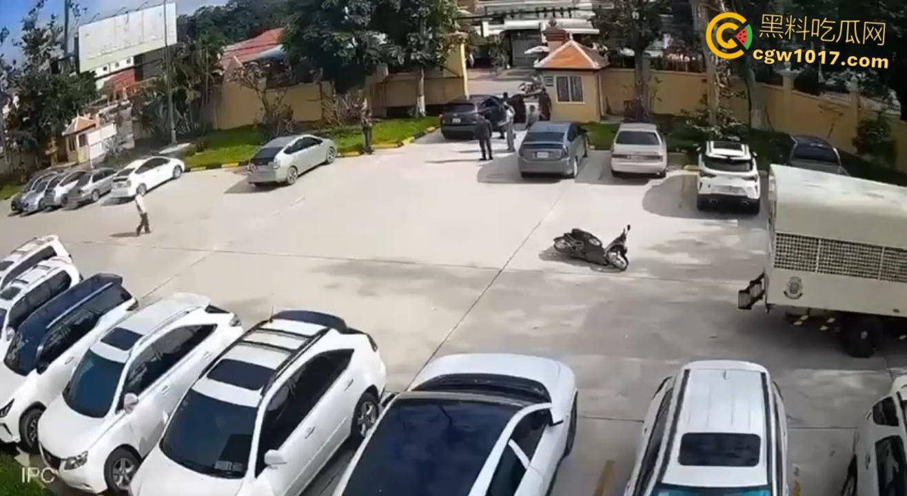 柬埔寨劫法场,黑衣大嫂一人一枪为爱冲锋,递枪救走6名同伴,现在每个大哥心中都有一个越南大嫂梦 ! 第3张 柬埔寨劫法场,黑衣大嫂一人一枪为爱冲锋,递枪救走6名同伴,现在每个大哥心中都有一个越南大嫂梦 ! 第3张