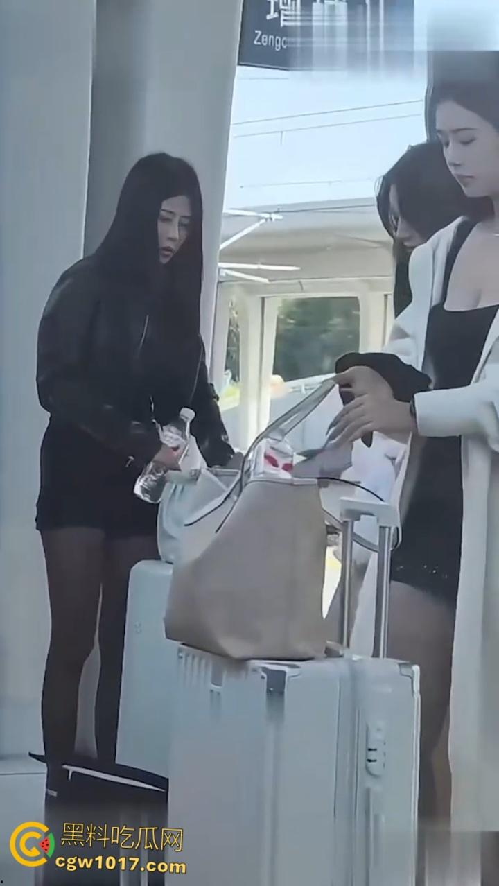 高铁偶遇全国可飞咯咯哒，群友死皮赖脸加微信被冷脸拒绝，果然高端鸡是看不上穷屌丝的 ！  第3张