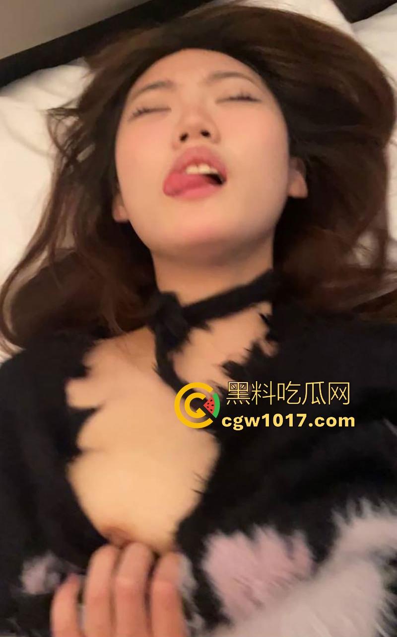 屌大的人优先享受极品御姐！瓜友分享网聊邂逅高挑骚逼，露脸深吞鸡巴，酒店狂野榨精，完事主动拿刮胡刀把逼毛刮了！  第8张